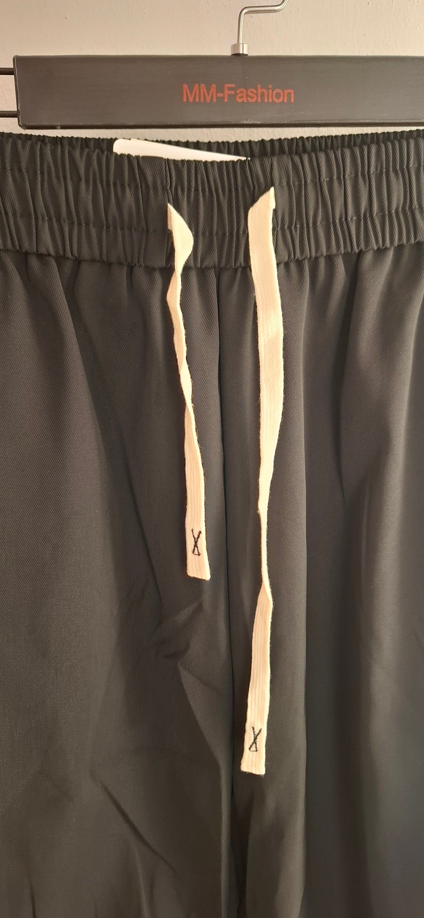 Moderne Bukser med elastik sort  farve unisex