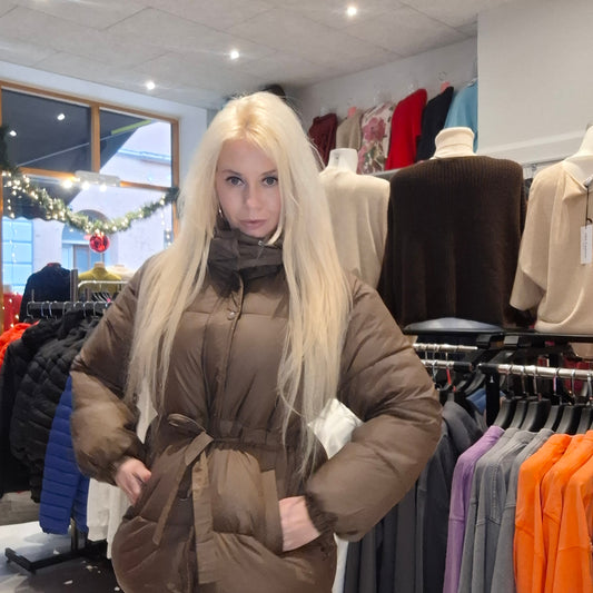 Mellemlang Kvinde jakke med Hætte